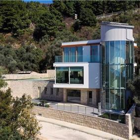 6 bedroom villa with pool and roof terrace, Sveti Stefan, sleeps 12